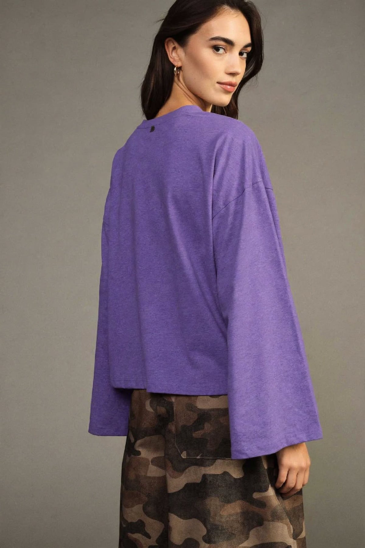 Top a maniche lunghe ampie con scollo tondo