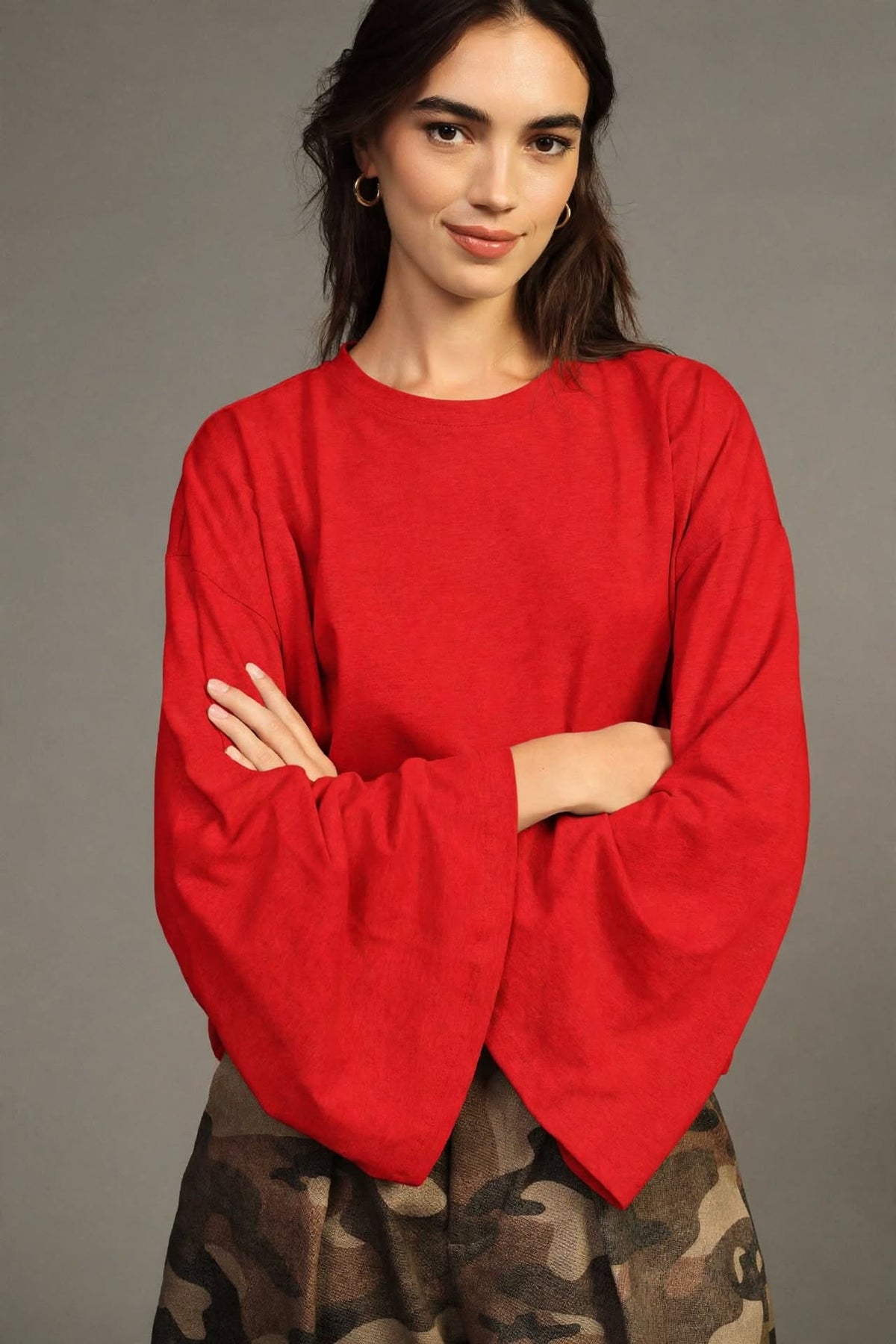 Top a maniche lunghe ampie con scollo tondo