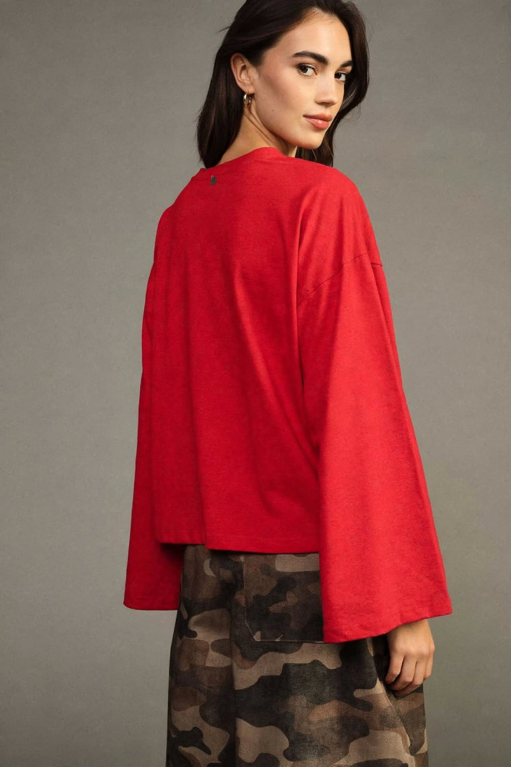 Top a maniche lunghe ampie con scollo tondo