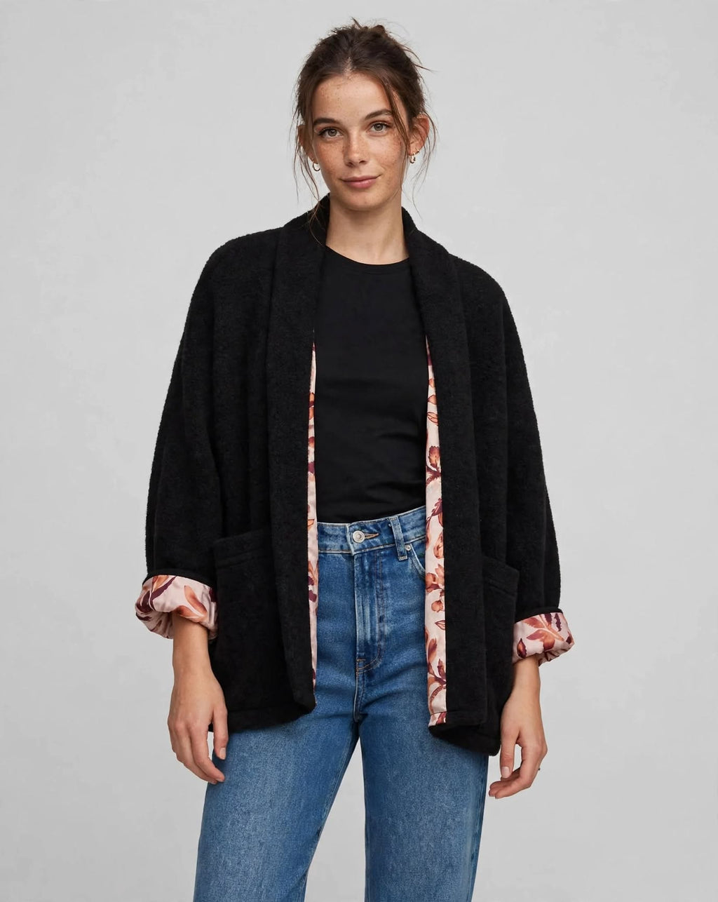 Giacca Kimono - Bouclé Nero con Fodera Floreale Beige