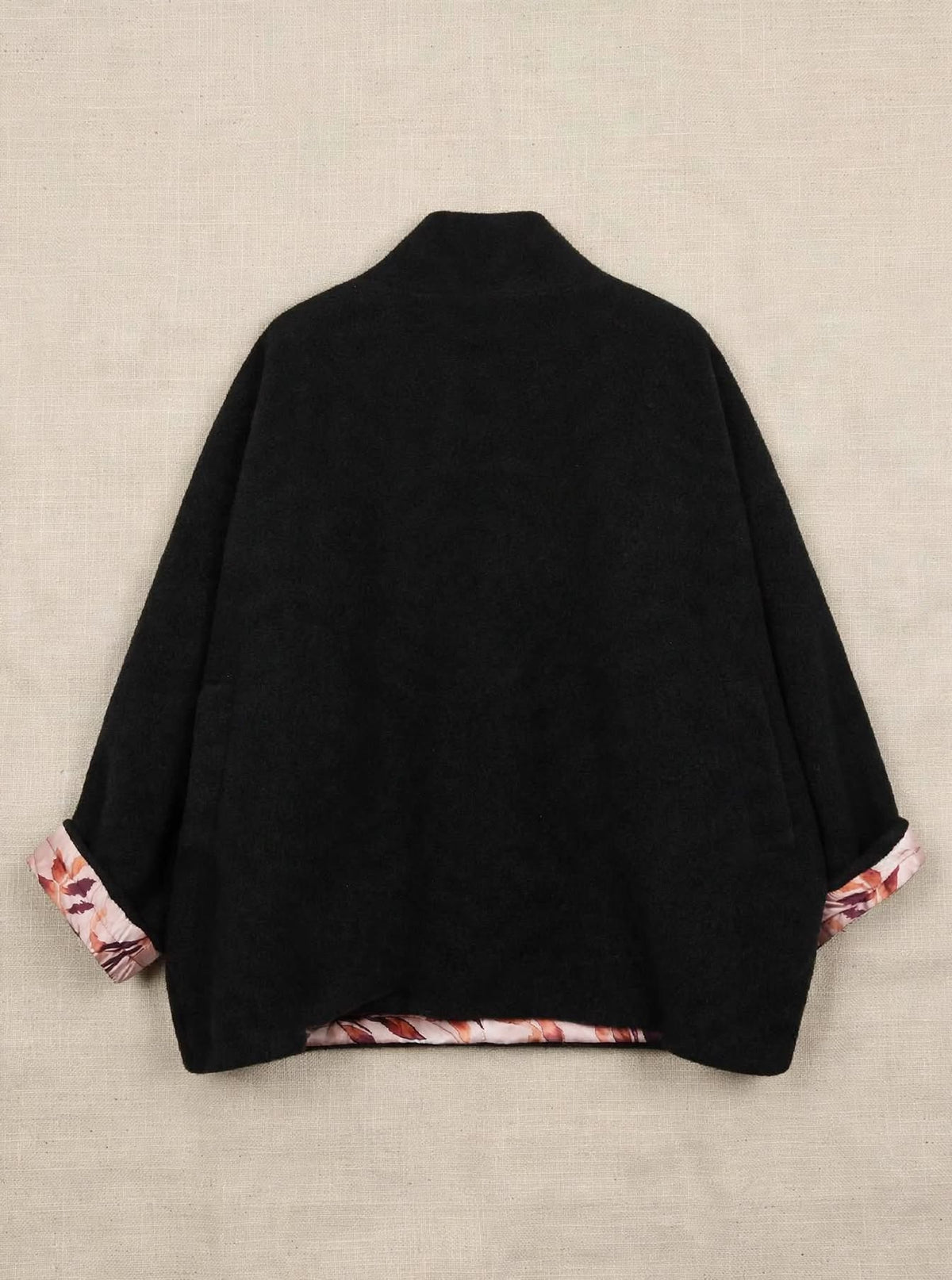 Giacca Kimono - Bouclé Nero con Fodera Floreale Beige