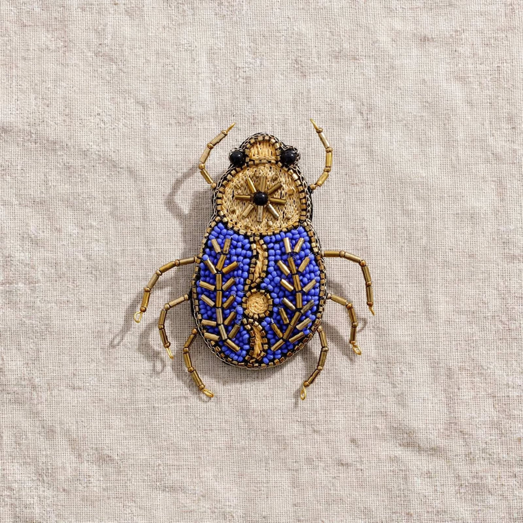 Spilla Scarabeo Blu - Spilla Insetto Ricamata Blu Elettrico e Oro | BLU Beetle -