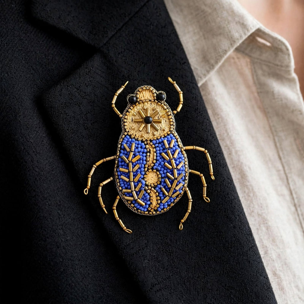 Spilla Scarabeo Blu - Spilla Insetto Ricamata Blu Elettrico e Oro | BLU Beetle -