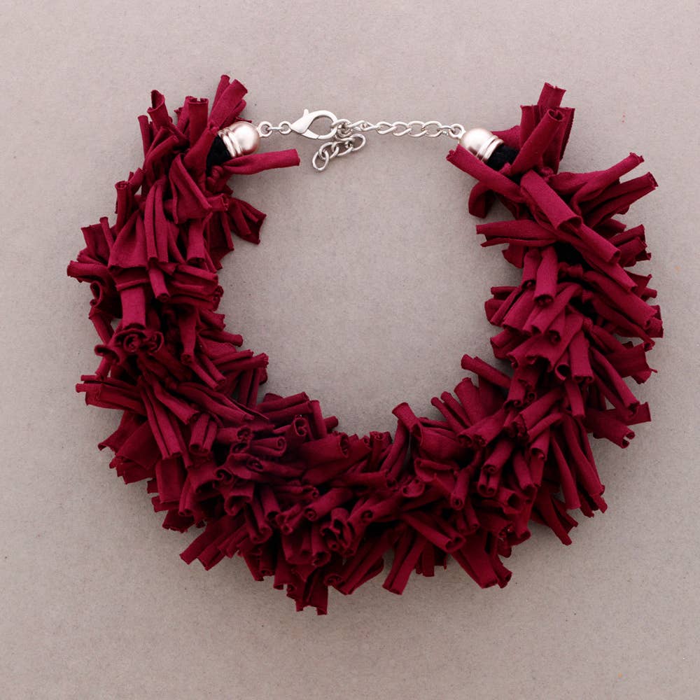 Collana con Frange in Tessuto: Bordeaux