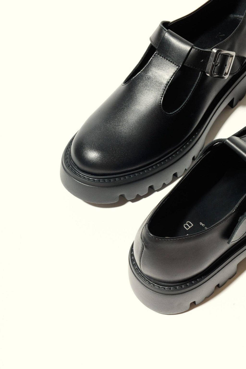 SALOME BLACK – Scarpe in pelle a T-bar extra leggere