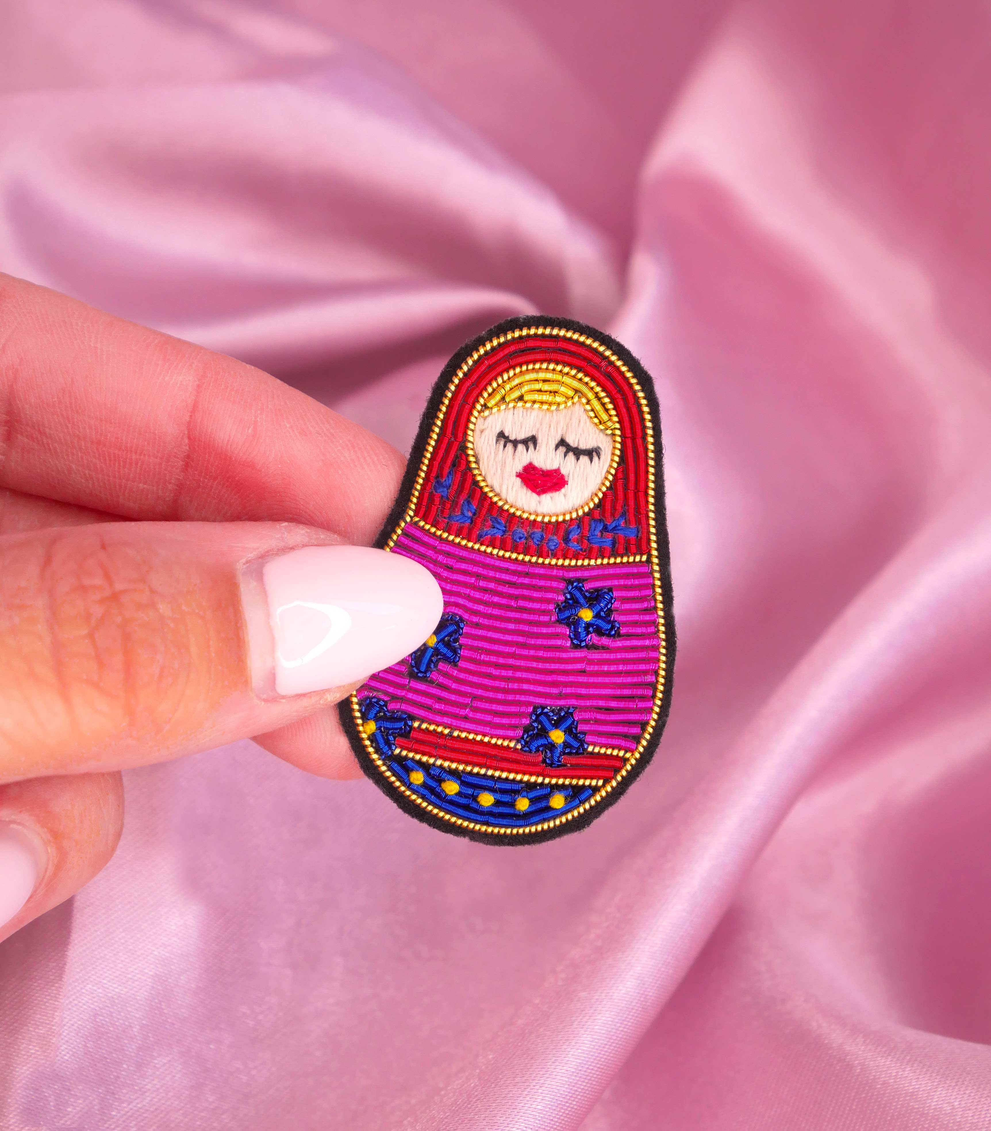 Spilla Matrioska con Ricamo Cannetille Fatta a Mano