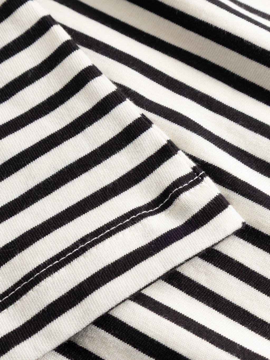 Maglia a righe con colletto a camicia in cotone biologico