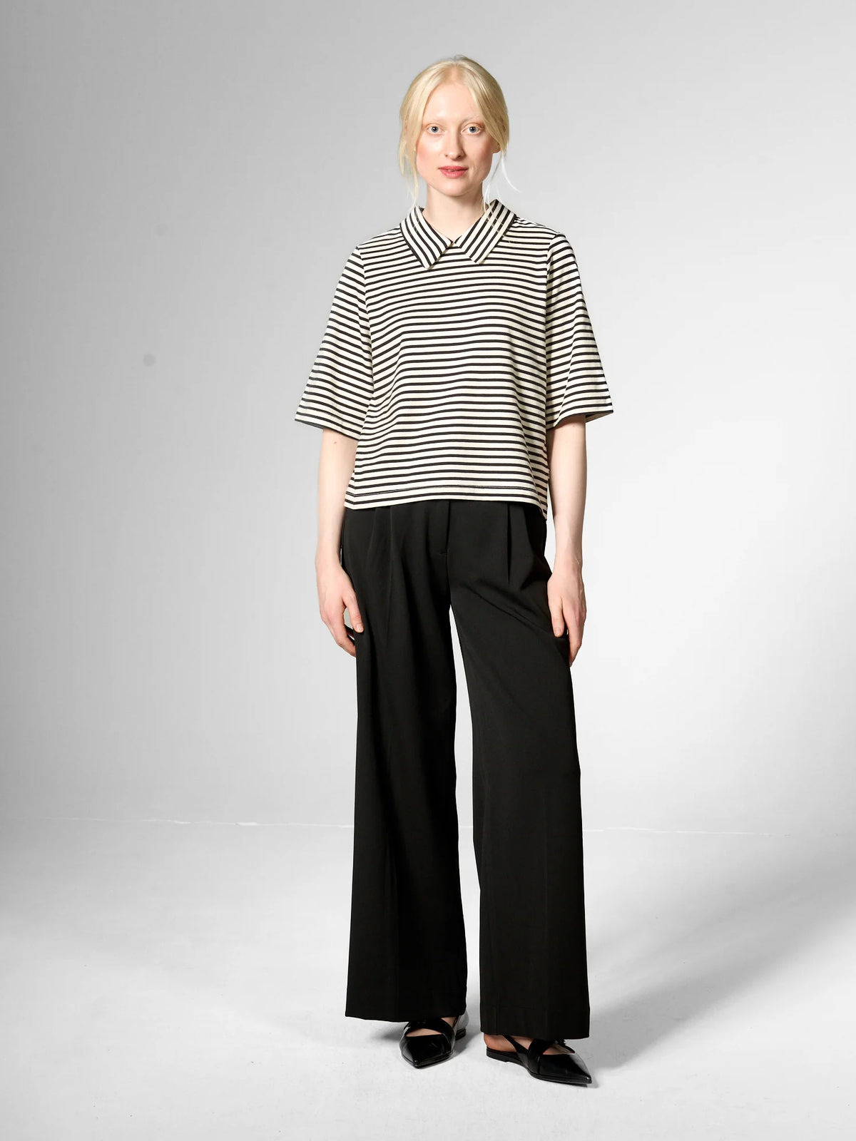 Maglia a righe con colletto a camicia in cotone biologico