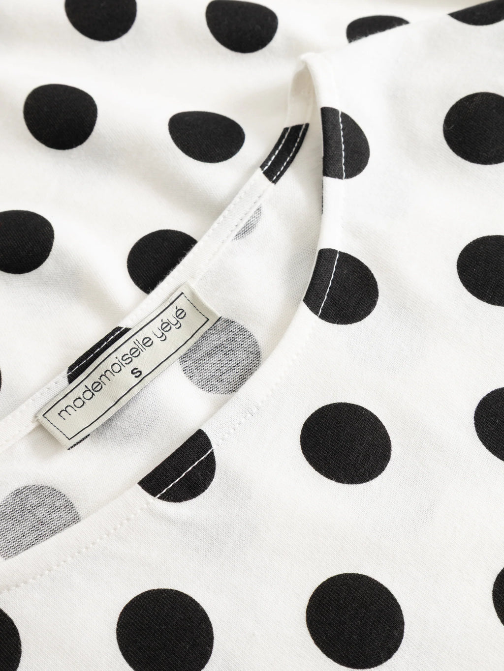 Maglia a maniche lunghe in cotone biologico con scollo a barchetta