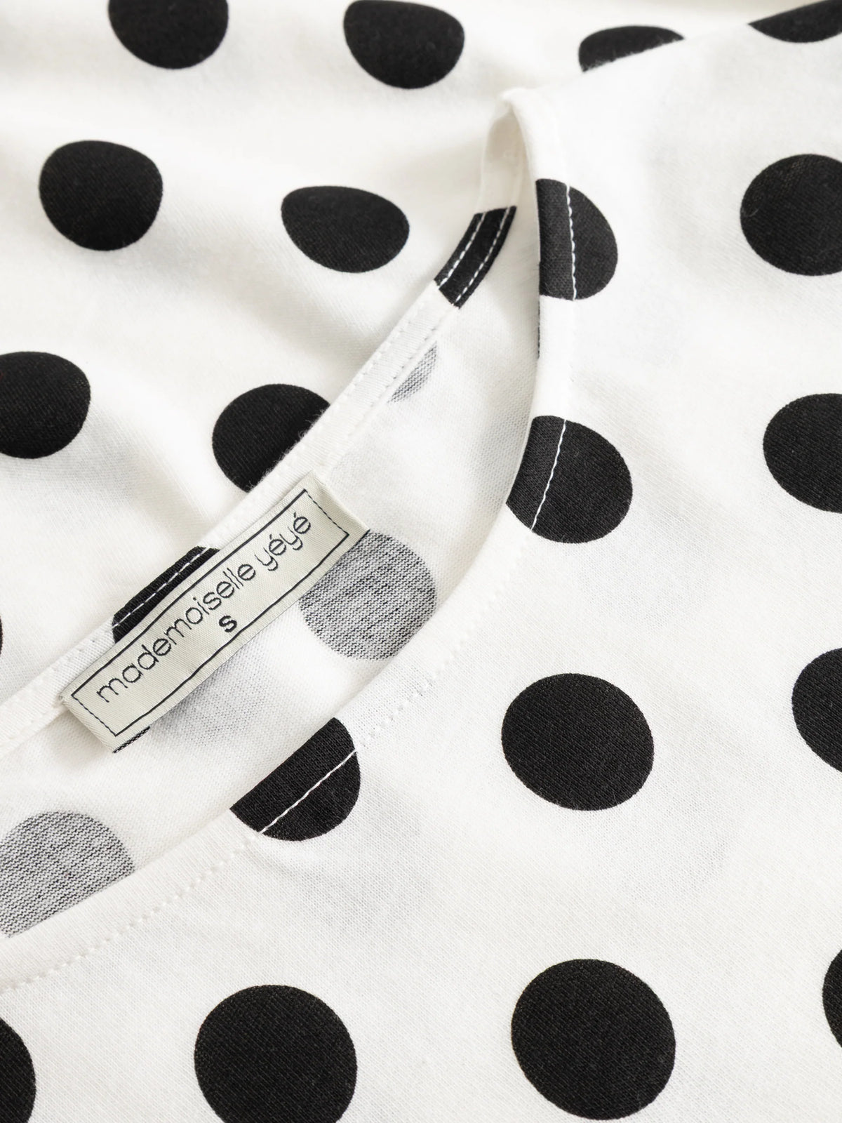 Maglia a maniche lunghe in cotone biologico con scollo a barchetta