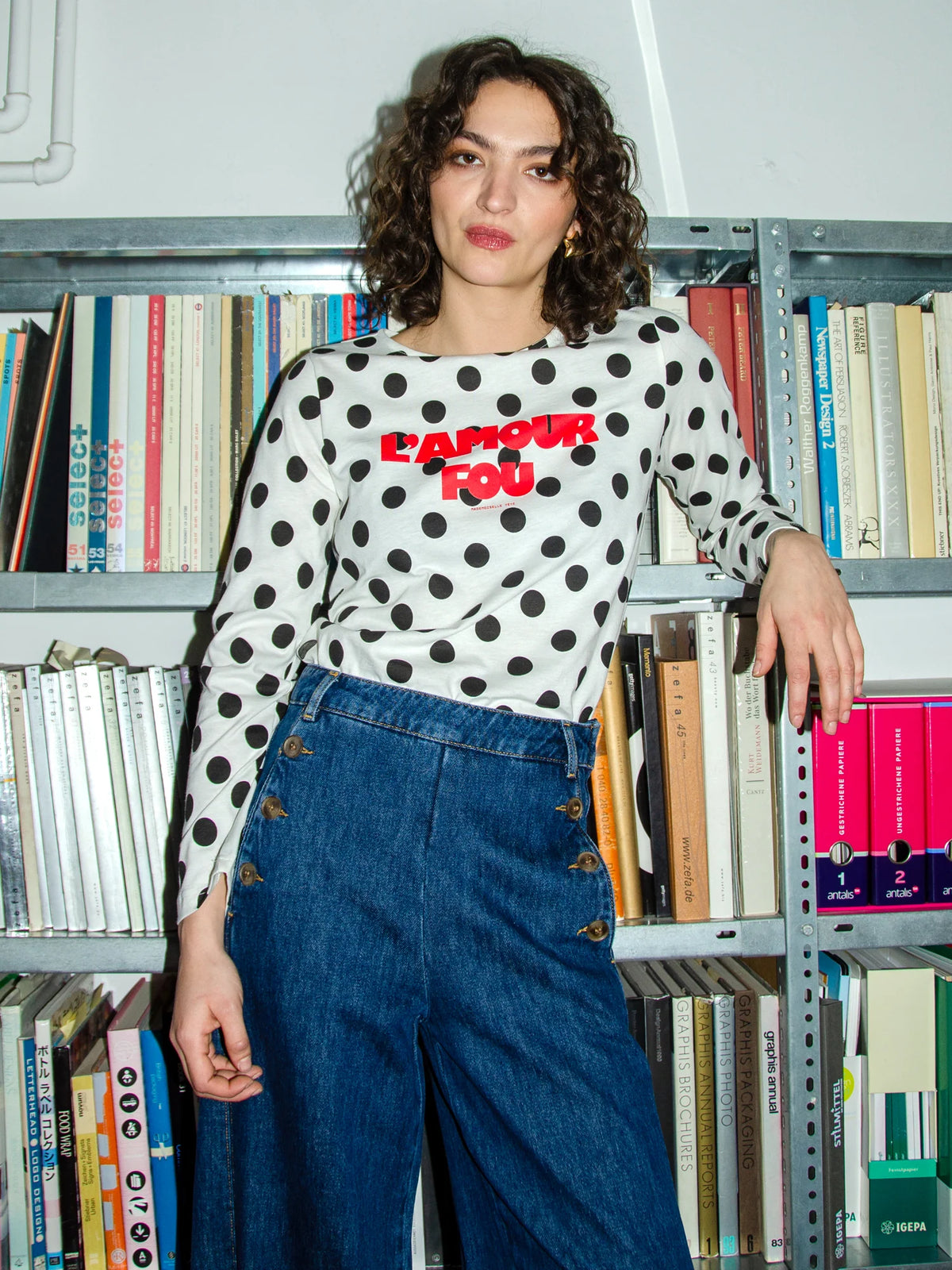 Maglia a maniche lunghe in cotone biologico con scollo a barchetta