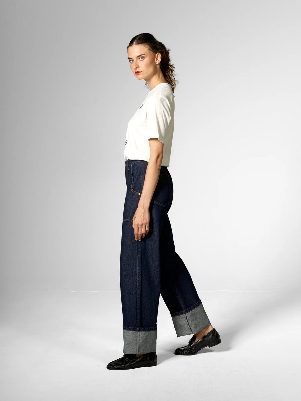 Jeans con tasche applicate in cotone biologico