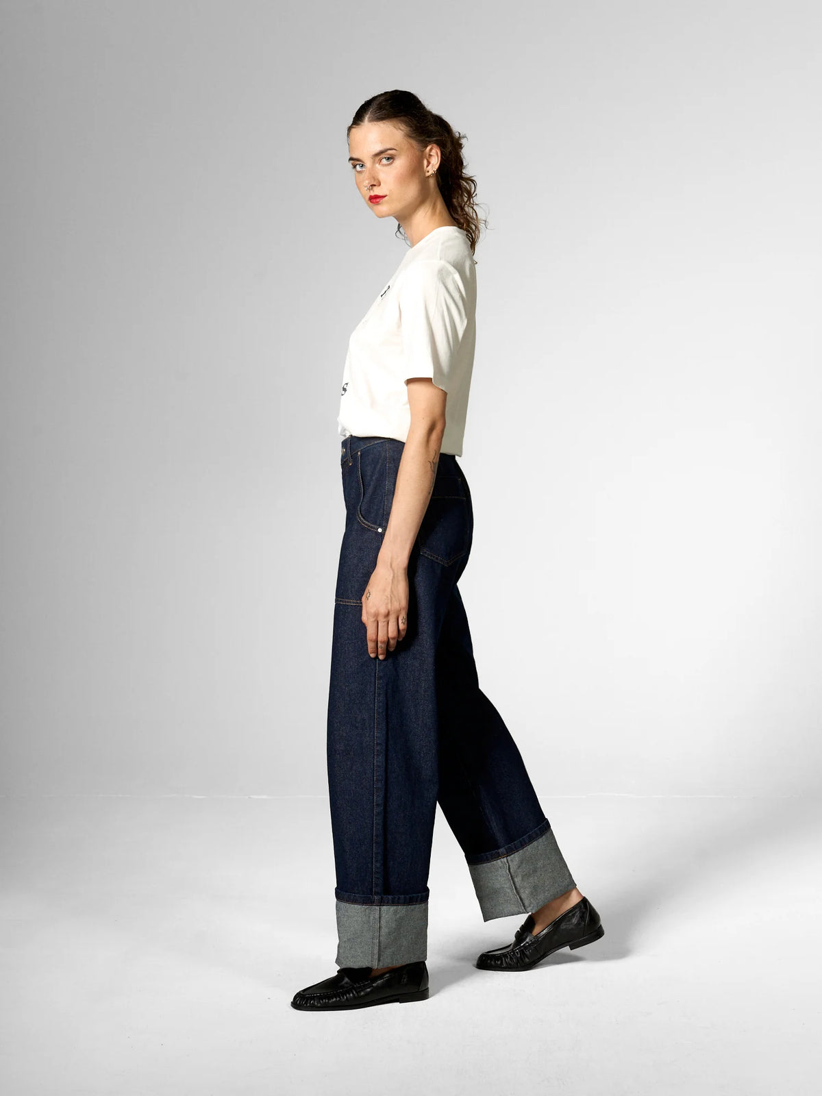Jeans con tasche applicate in cotone biologico
