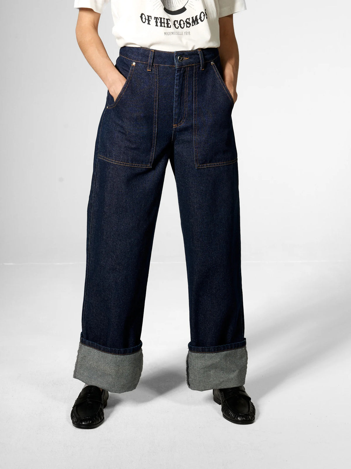 Jeans con tasche applicate in cotone biologico