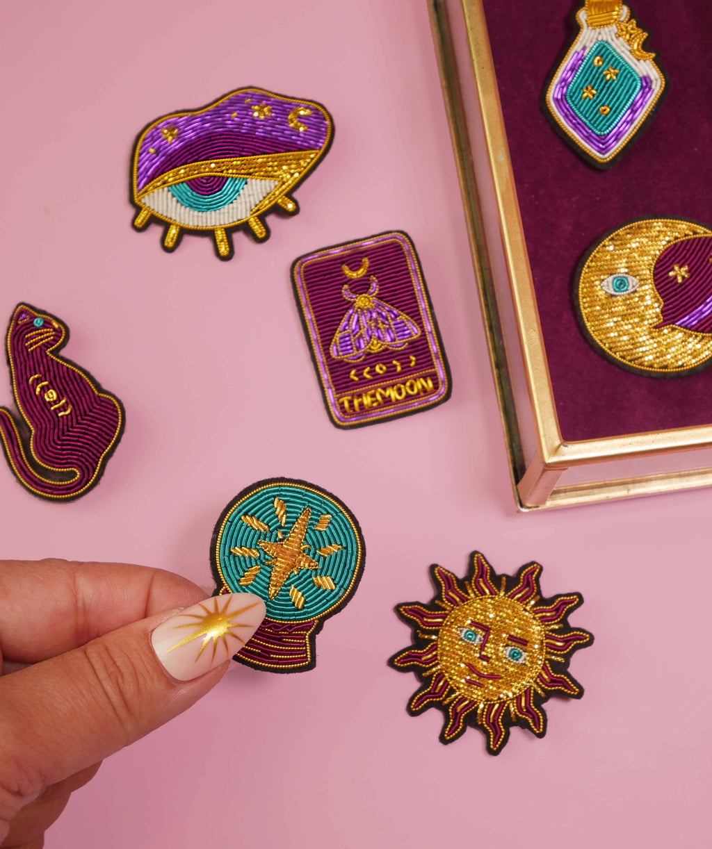 Spilla Sole Magico Ricamata a Mano in Cannetille - Mystic