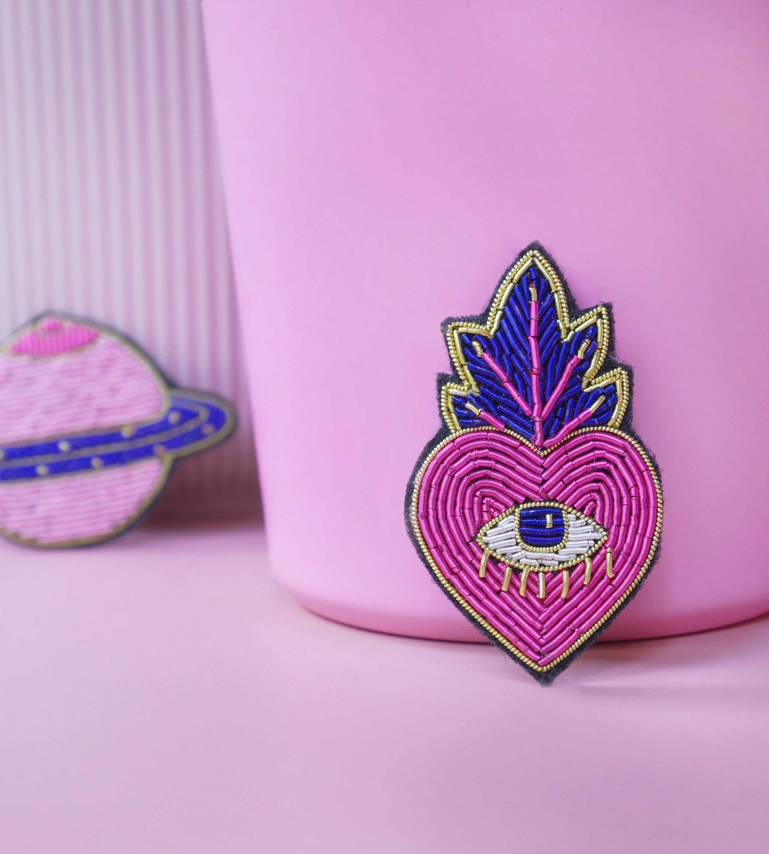 Spilla Ex Voto Rosa - Ricamo a mano in cannetille