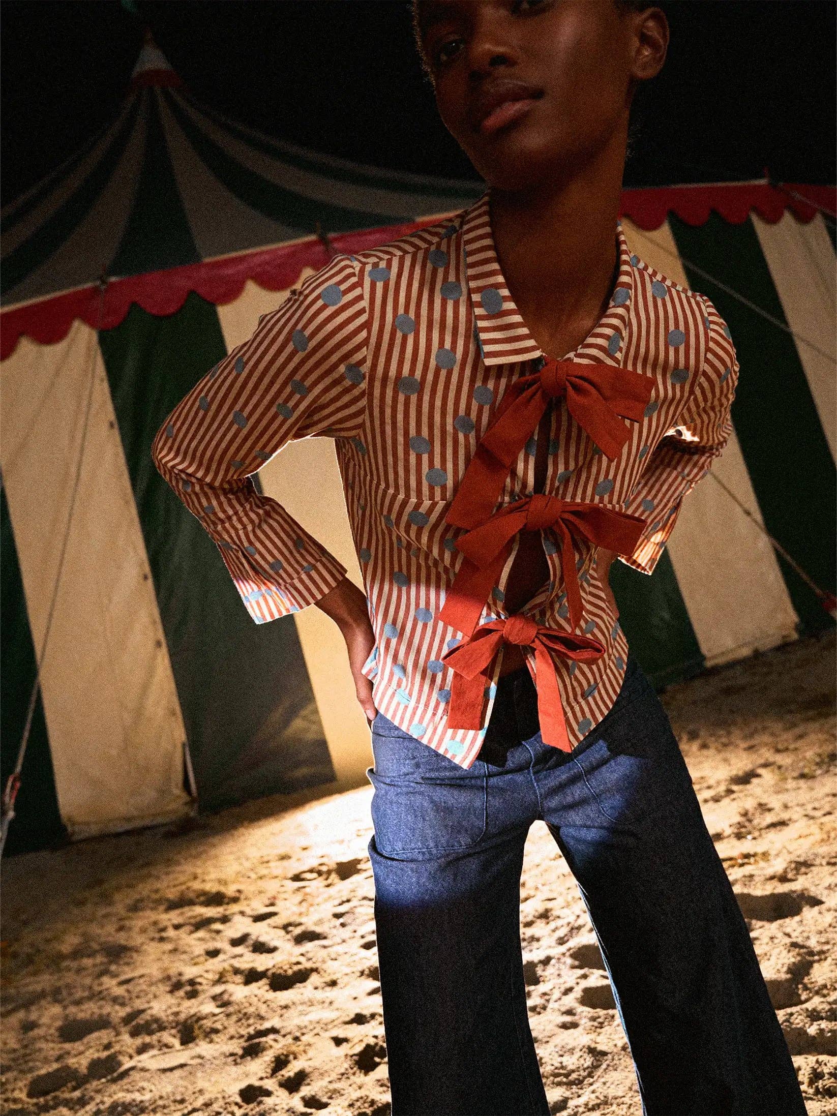 Maglietta a righe rosse