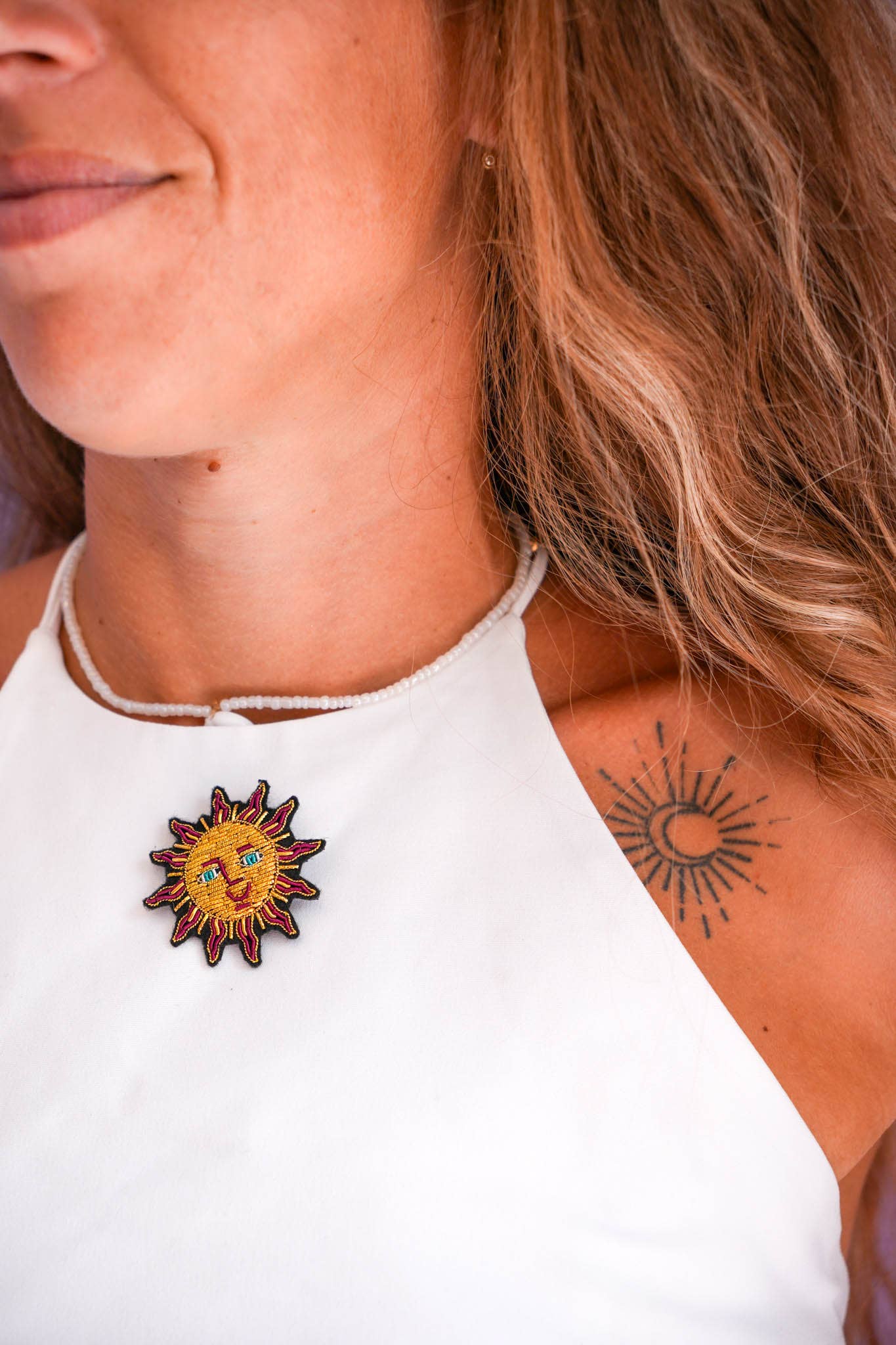 Spilla Sole Magico Ricamata a Mano in Cannetille - Mystic