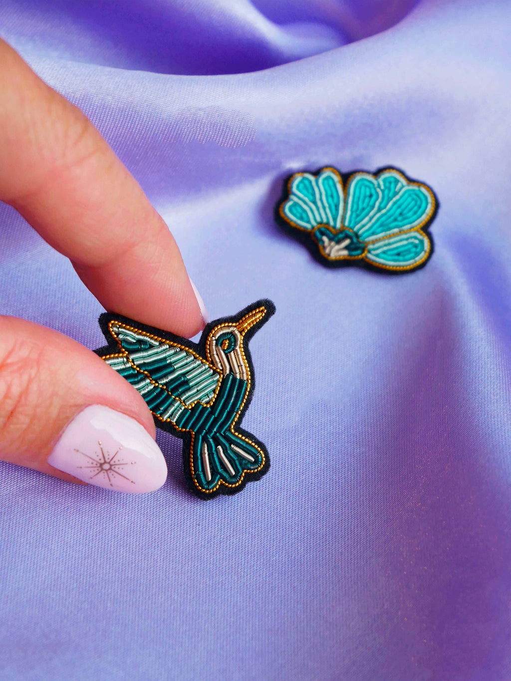 Spilla Colibrì mini uccello - Ricamo fatto a mano cannettiglia: Individuale