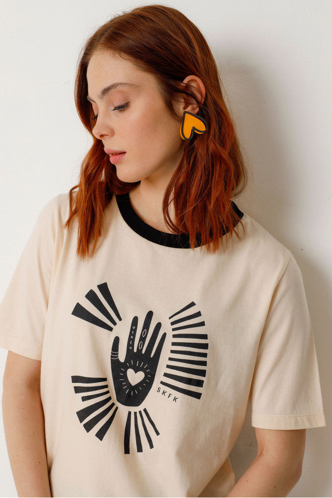 Hand T-shirt