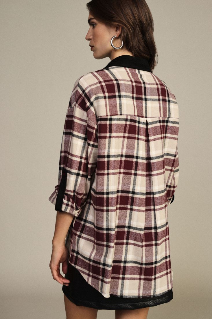 Camicia a quadri con tasca e colletto contrasto