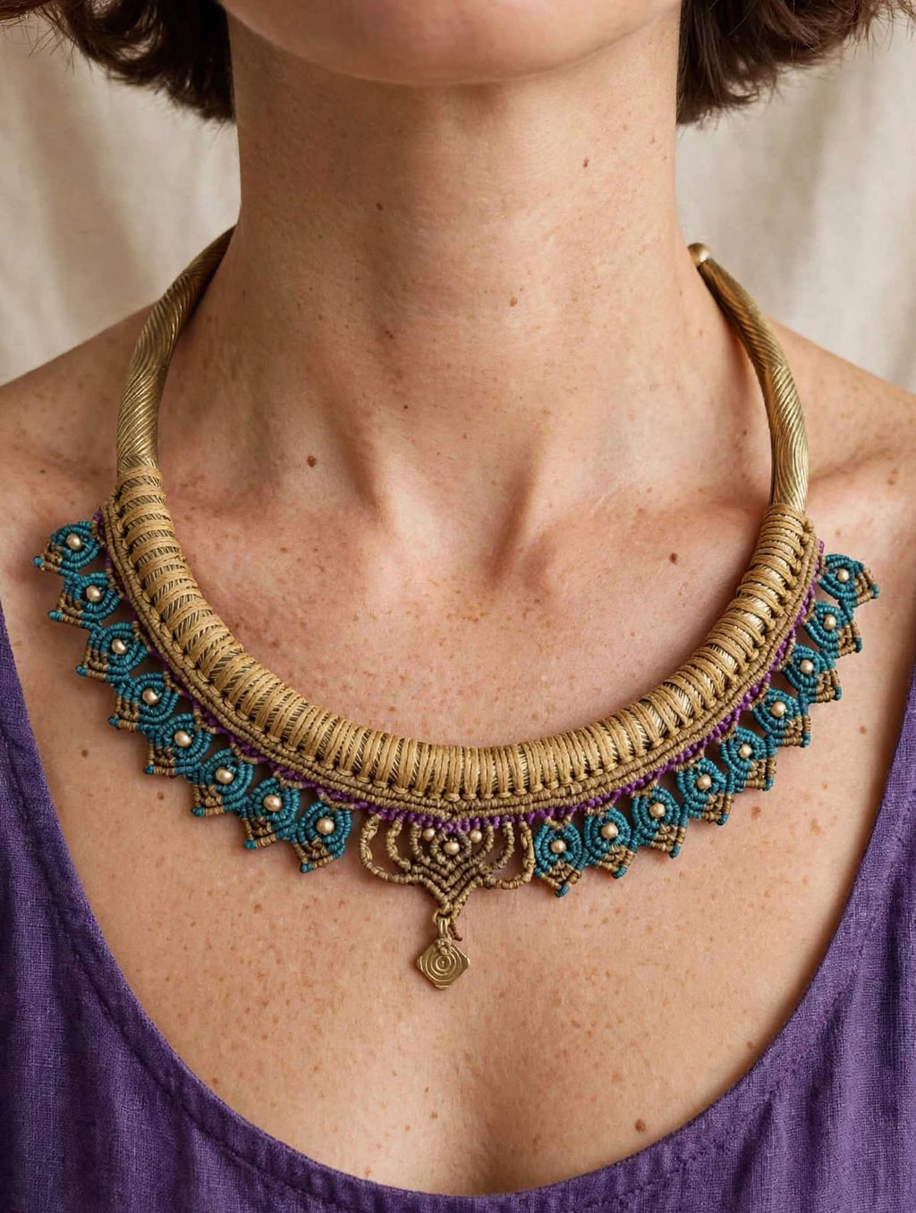 THALASSA
Torc choker in macramè turchese