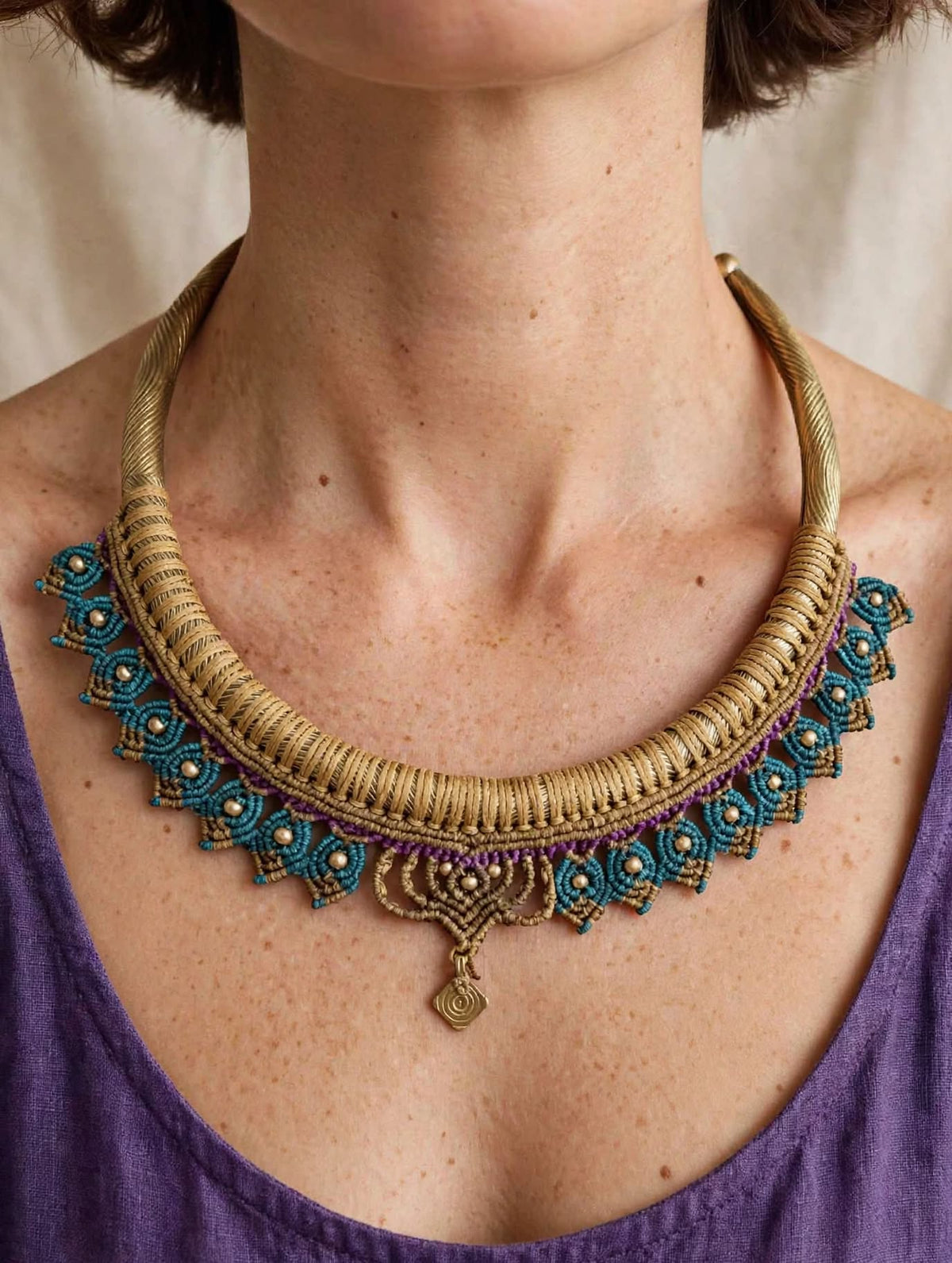 THALASSA
Torc choker in macramè turchese