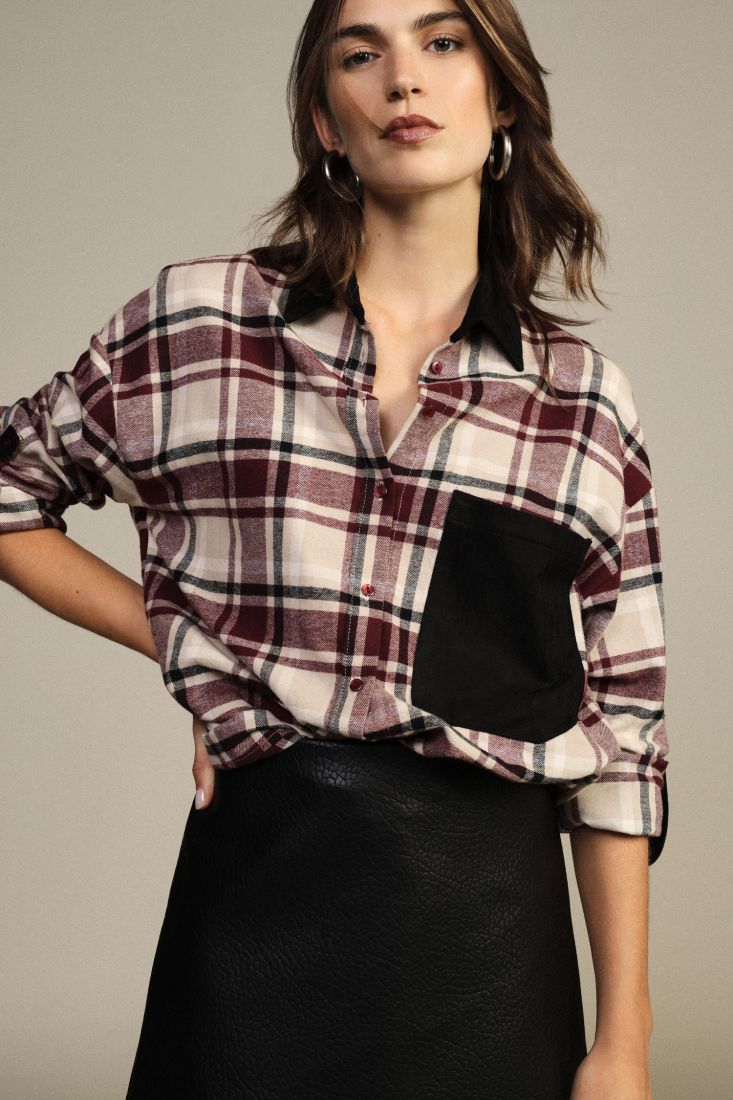 Camicia a quadri con tasca e colletto contrasto
