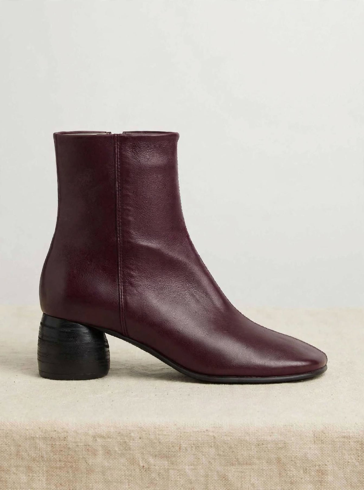 Iris Glowe Burgundy