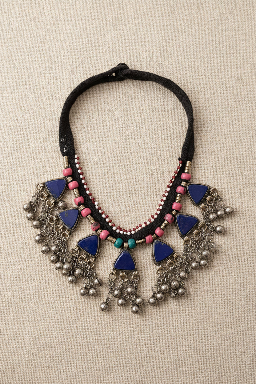 Collana afgana blu fucsia con sonagli
