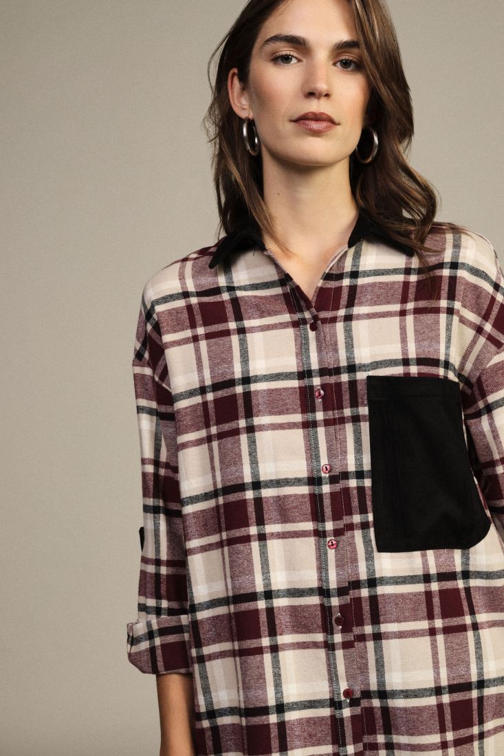 Camicia a quadri con tasca e colletto contrasto