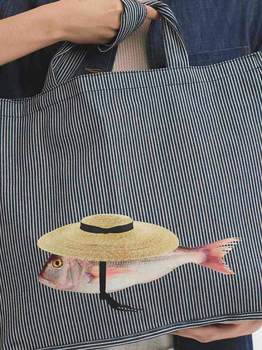 Borsa a righe con stampa di pesce