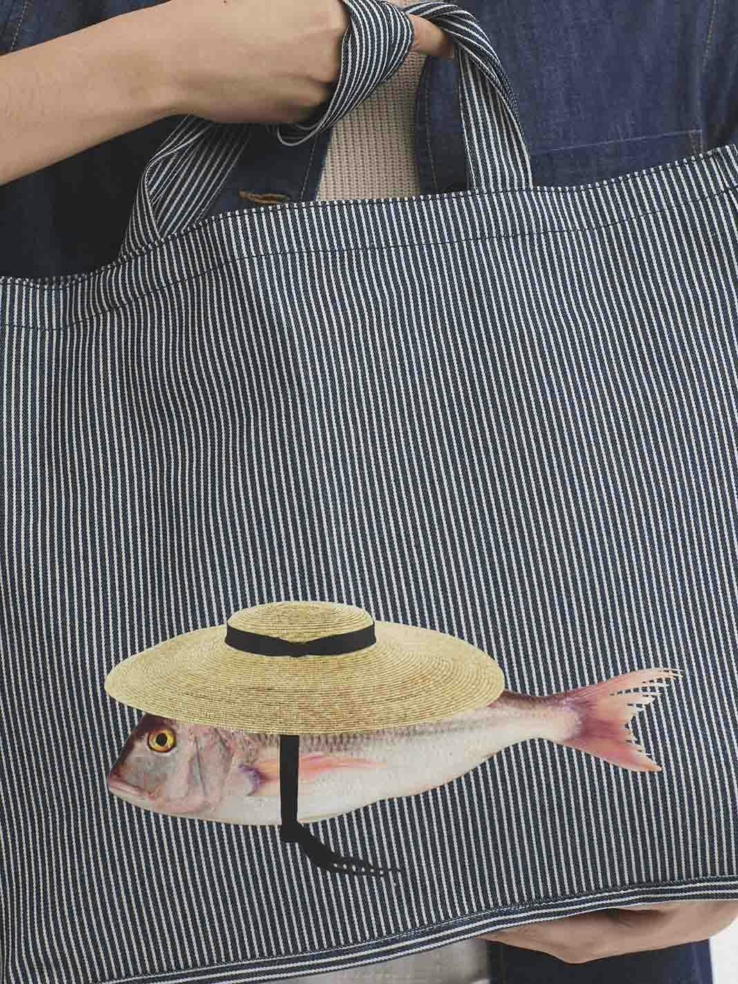 Borsa a righe con stampa di pesce