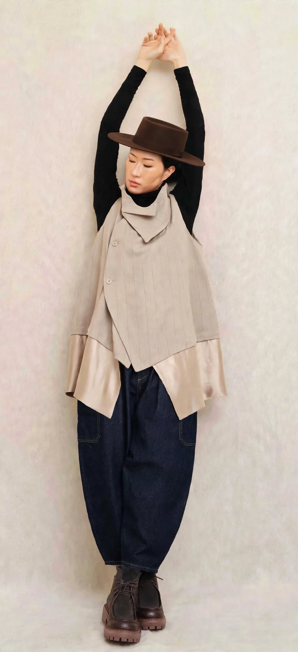 GILET GESSATO CON ORLO IN RASO