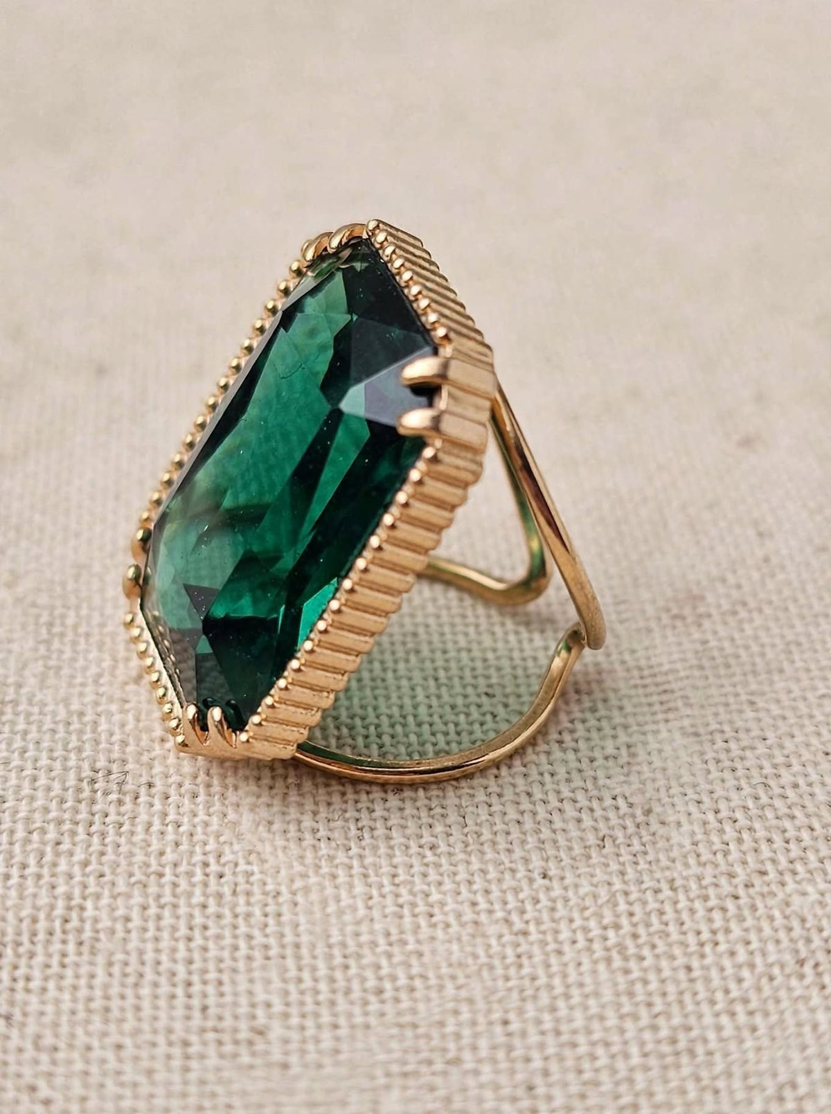 Anello Regina Smeraldo - Statement in Ottone Regolabile