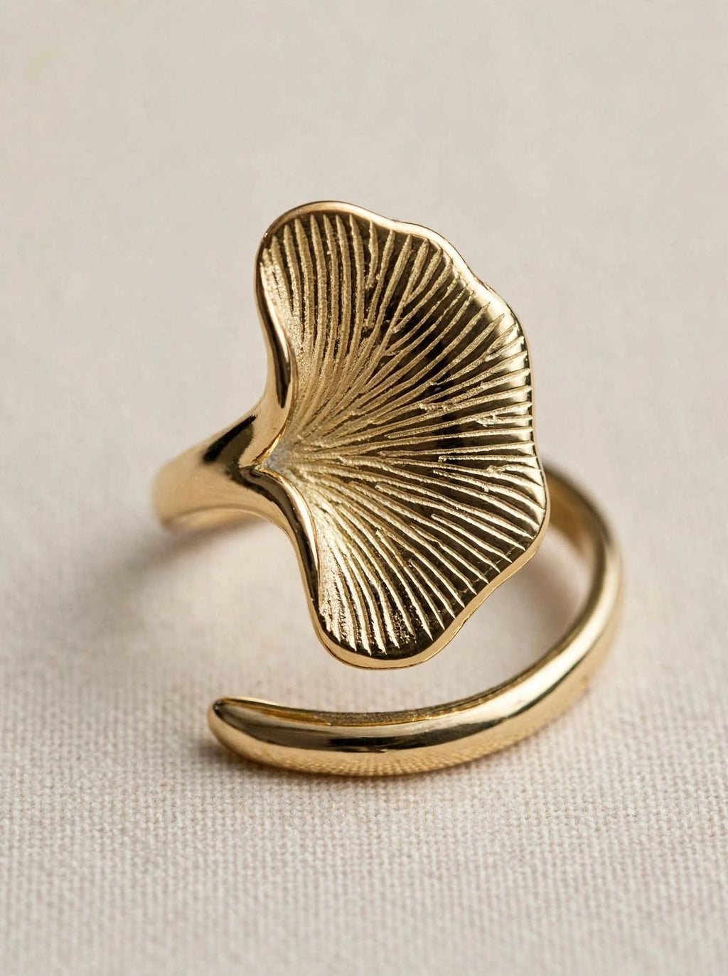 Anello Ginkgo - Foglia Dorata Regolabile