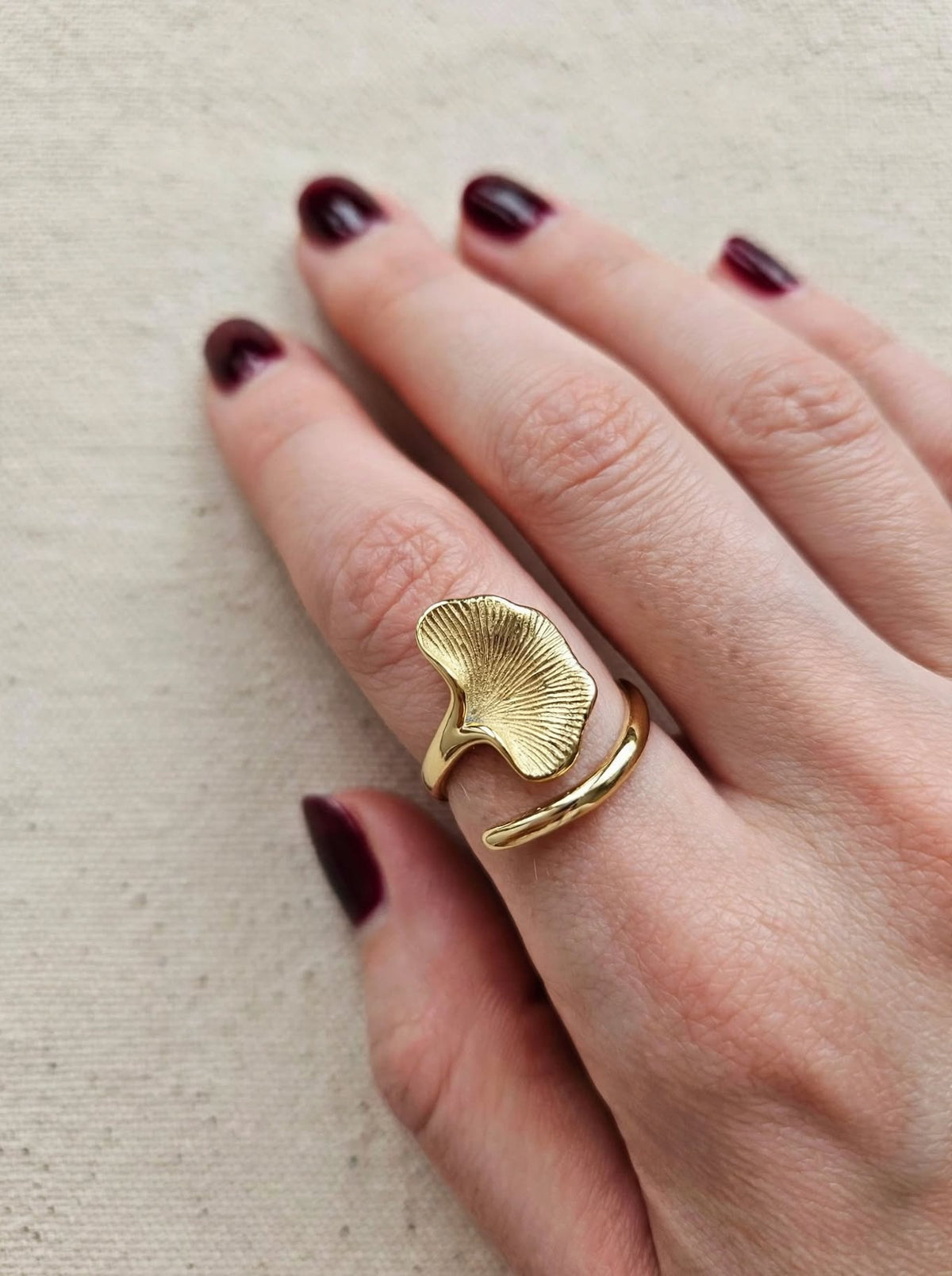 Anello Ginkgo - Foglia Dorata Regolabile