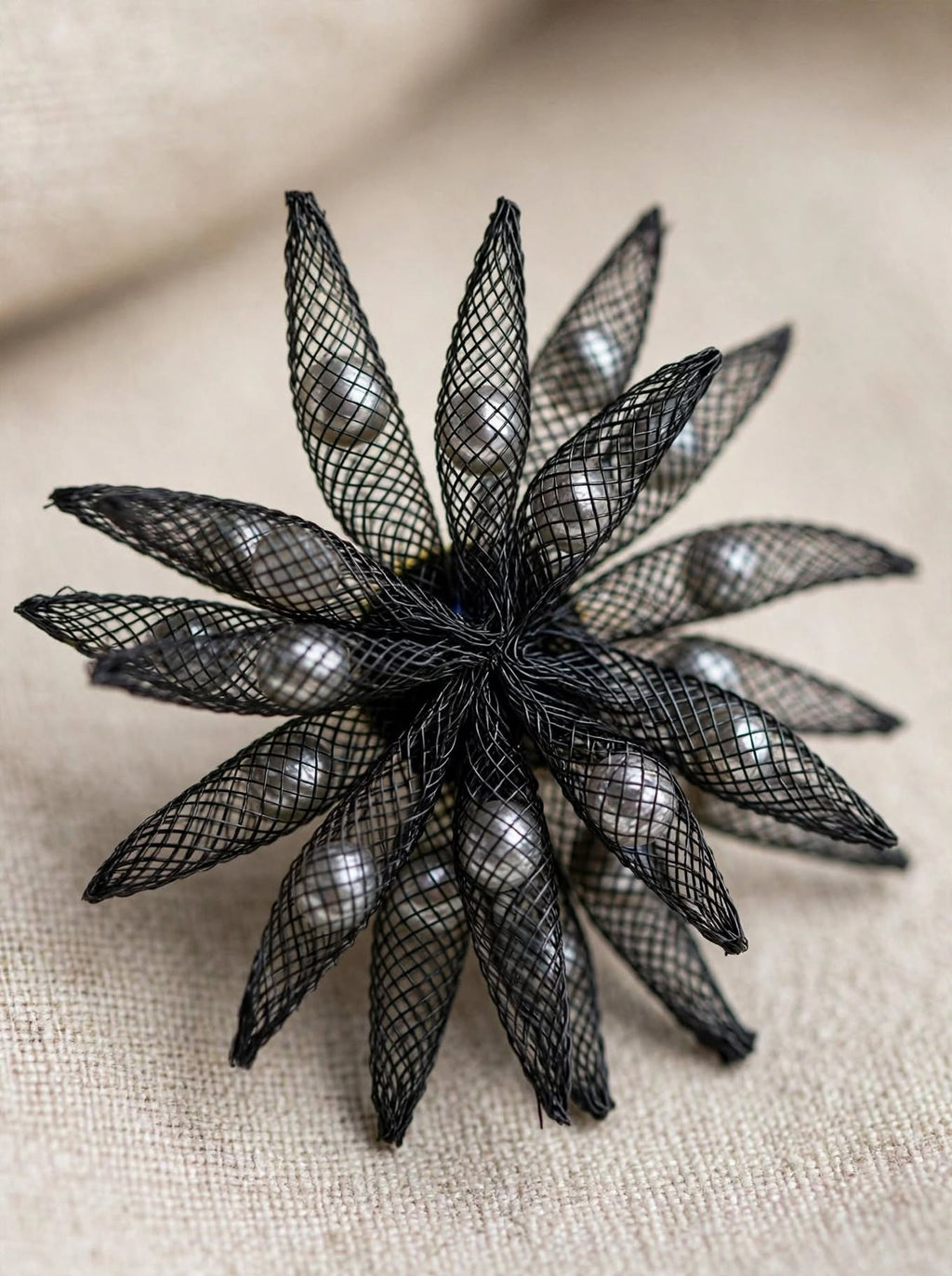STELLA NERA - Orecchini Statement 6x6cm in Rete Mesh