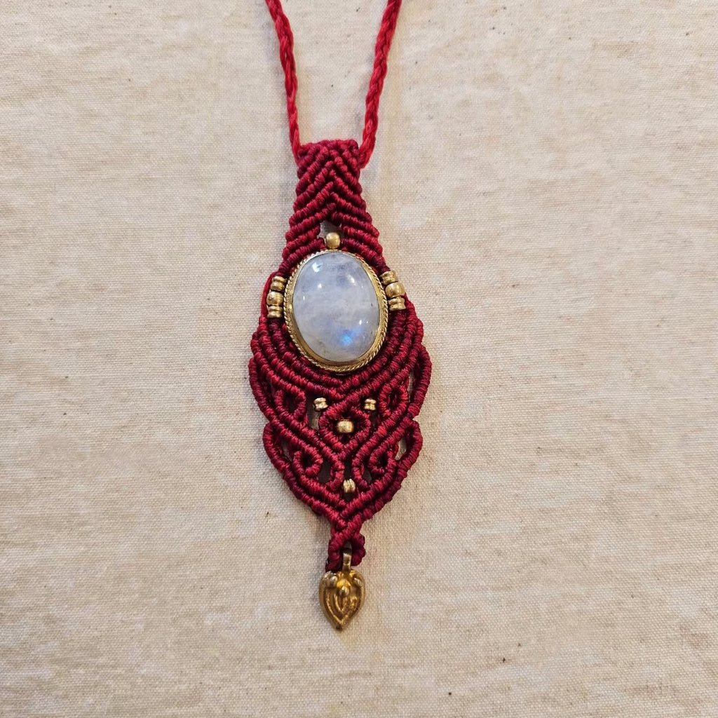 SHAKTI - Collana Macramè Rossa con Pietra di Luna