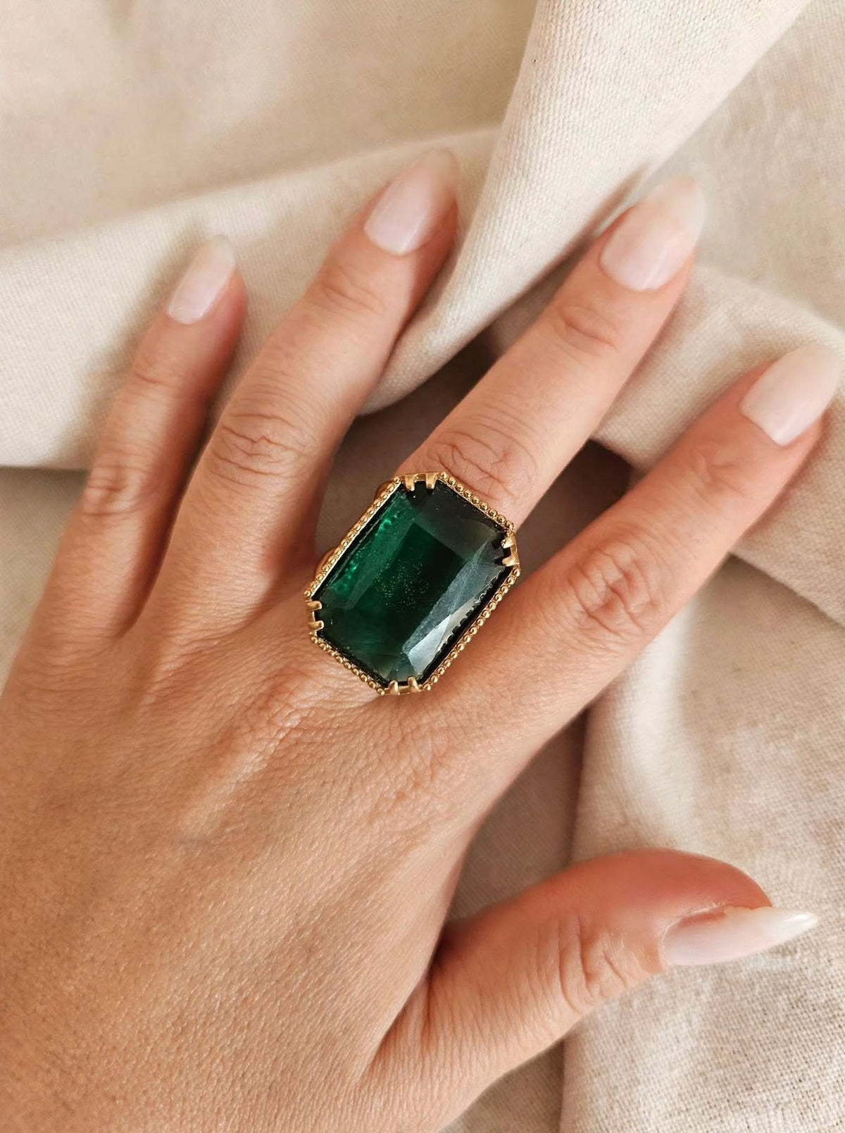 Anello Regina Smeraldo - Statement in Ottone Regolabile