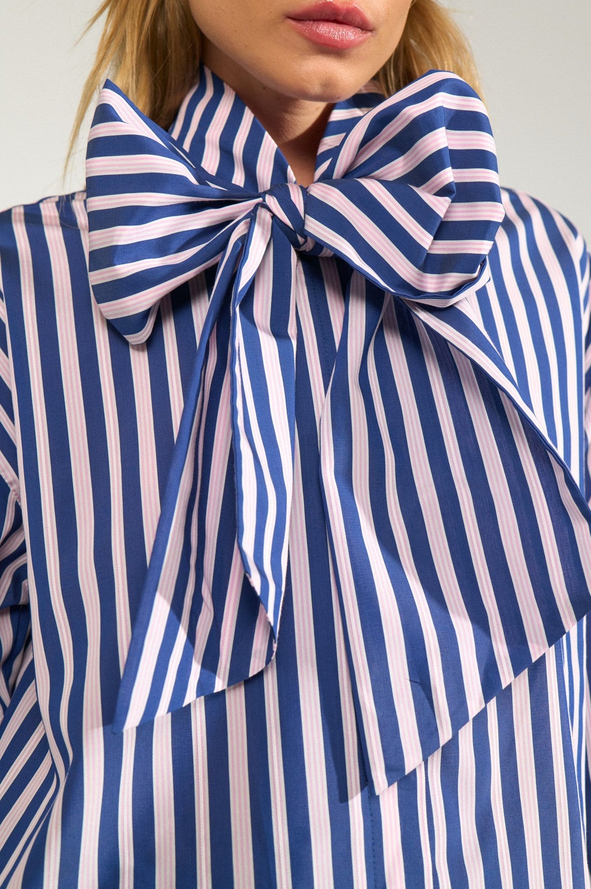 COLETTA BOW SHIRT