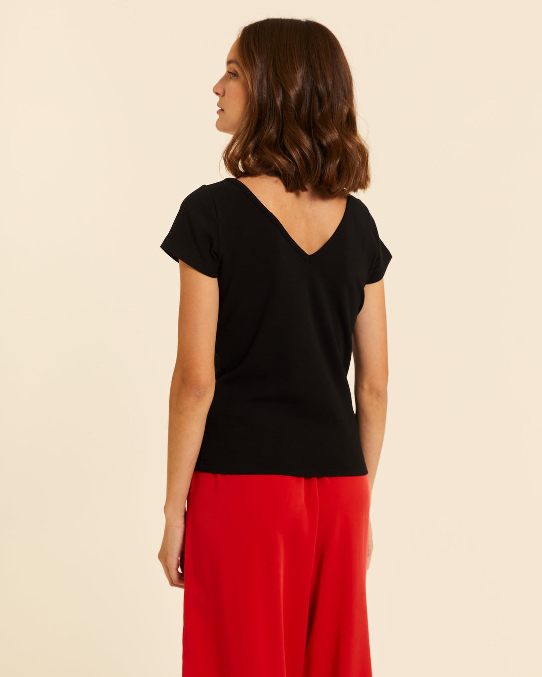 Top nero scollo V