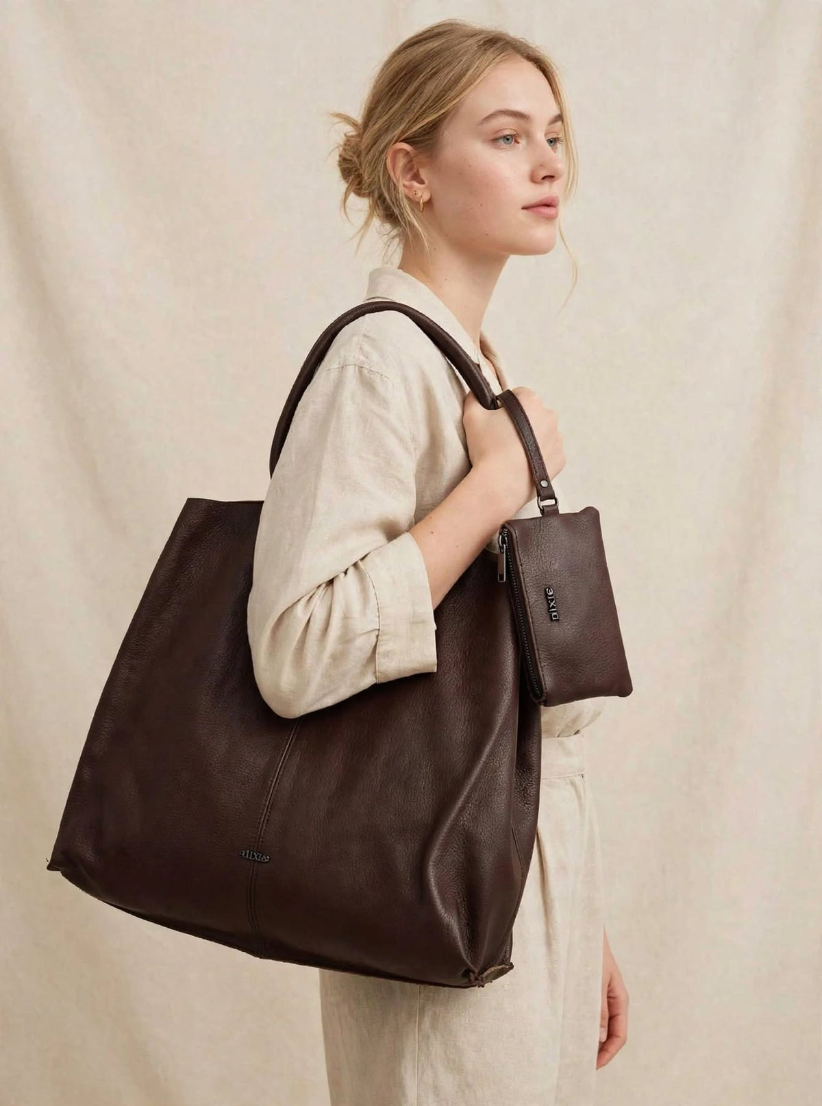 Borsa Tote in Pelle moro   con Manici Circolari + Pochette