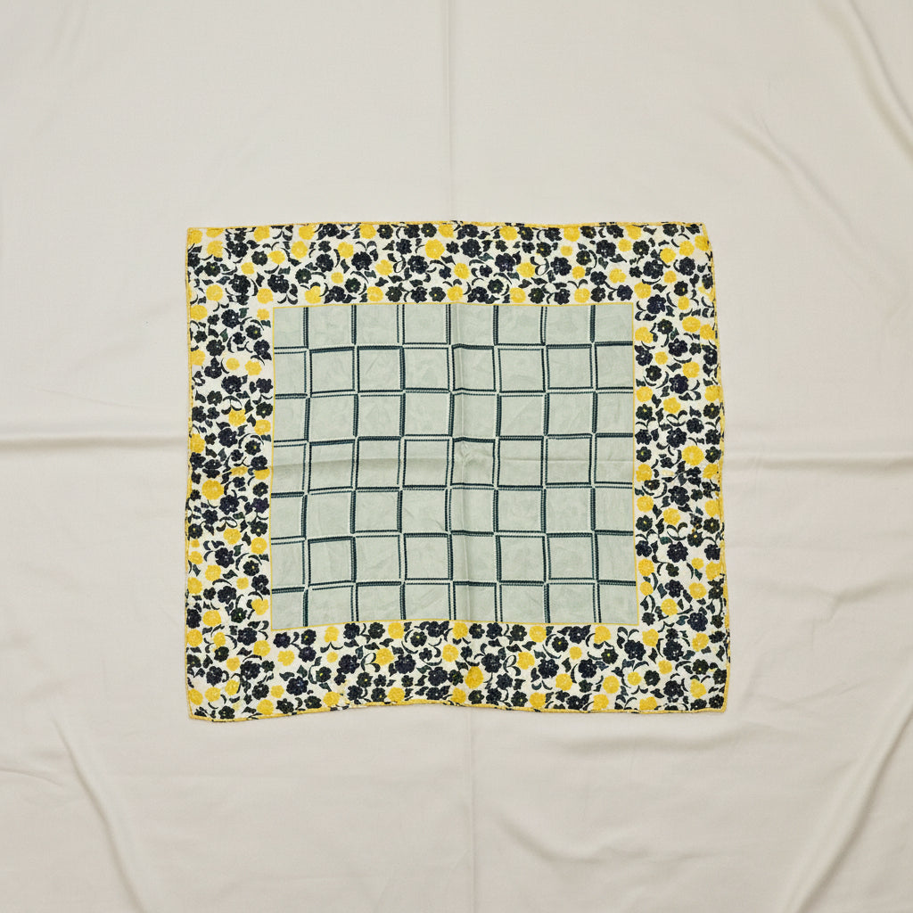 Foulard in seta Checks & Flowers rifinito a mano
