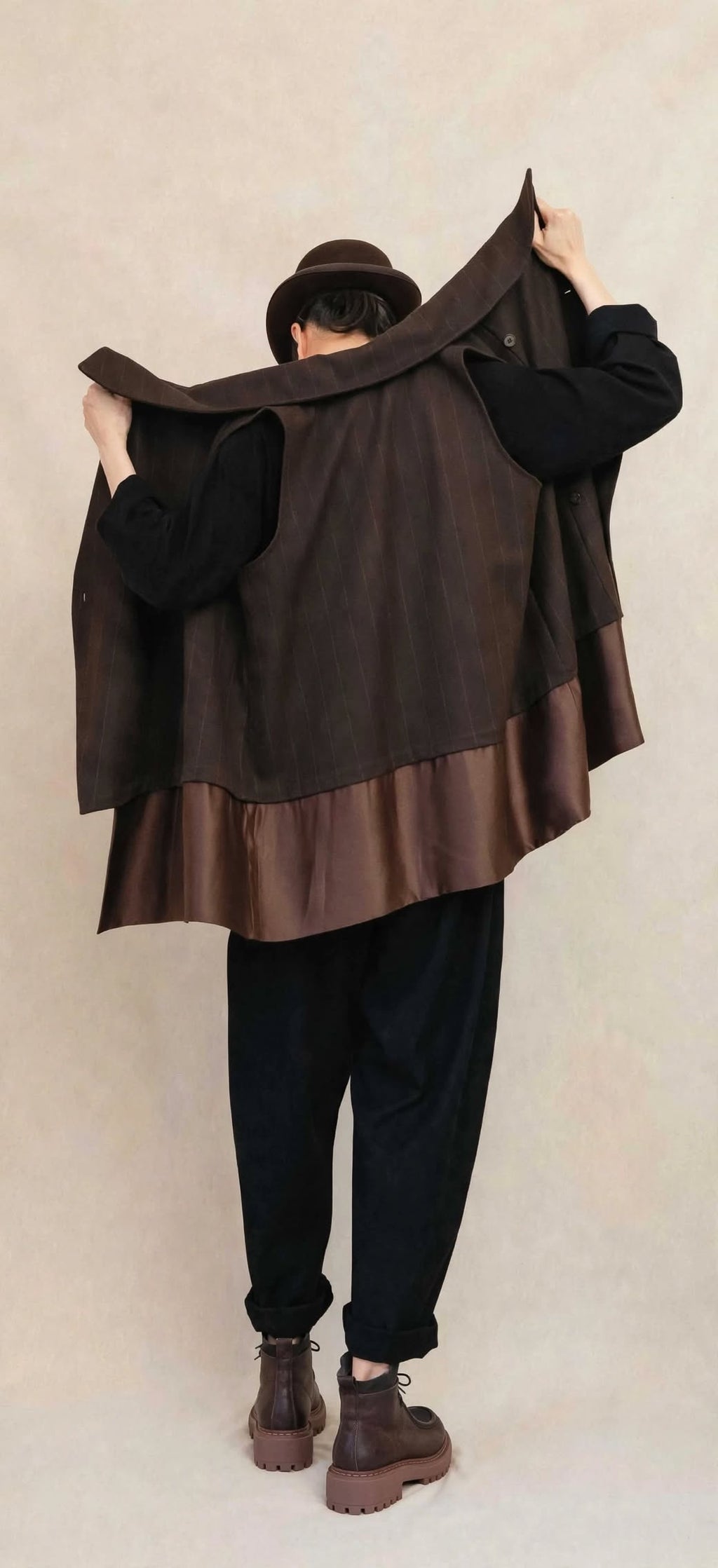 GILET GESSATO CON ORLO IN RASO