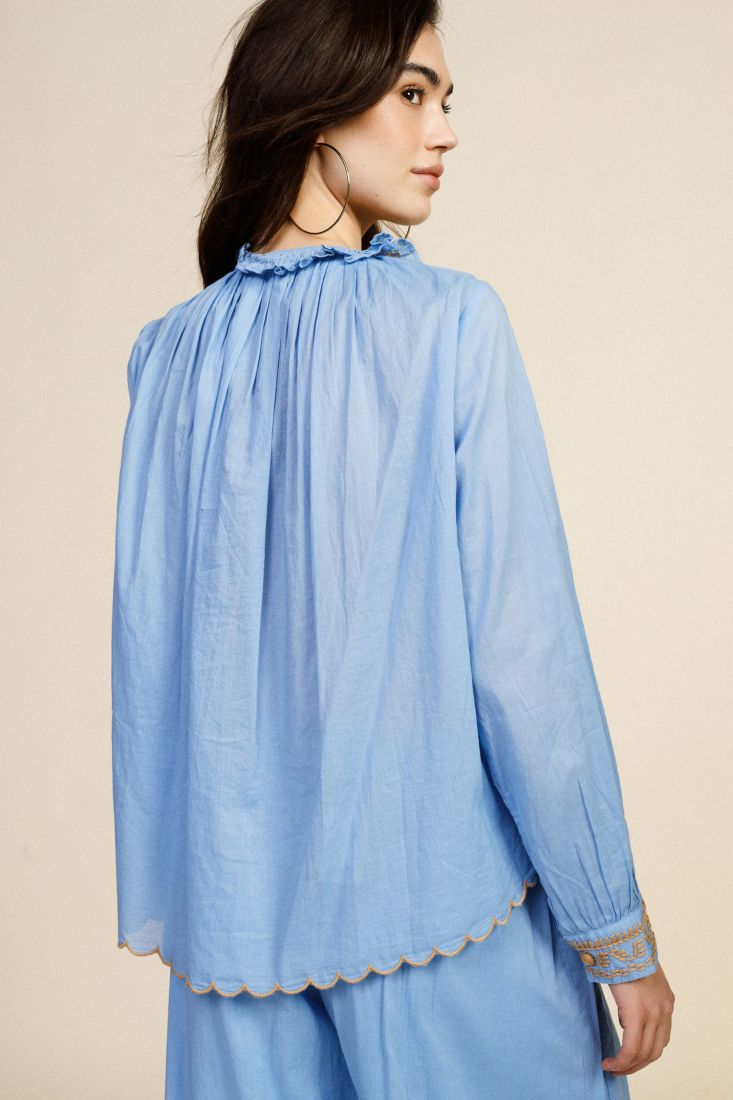 Shirt ampia ricamo floreale bottoni e bordo smerlato