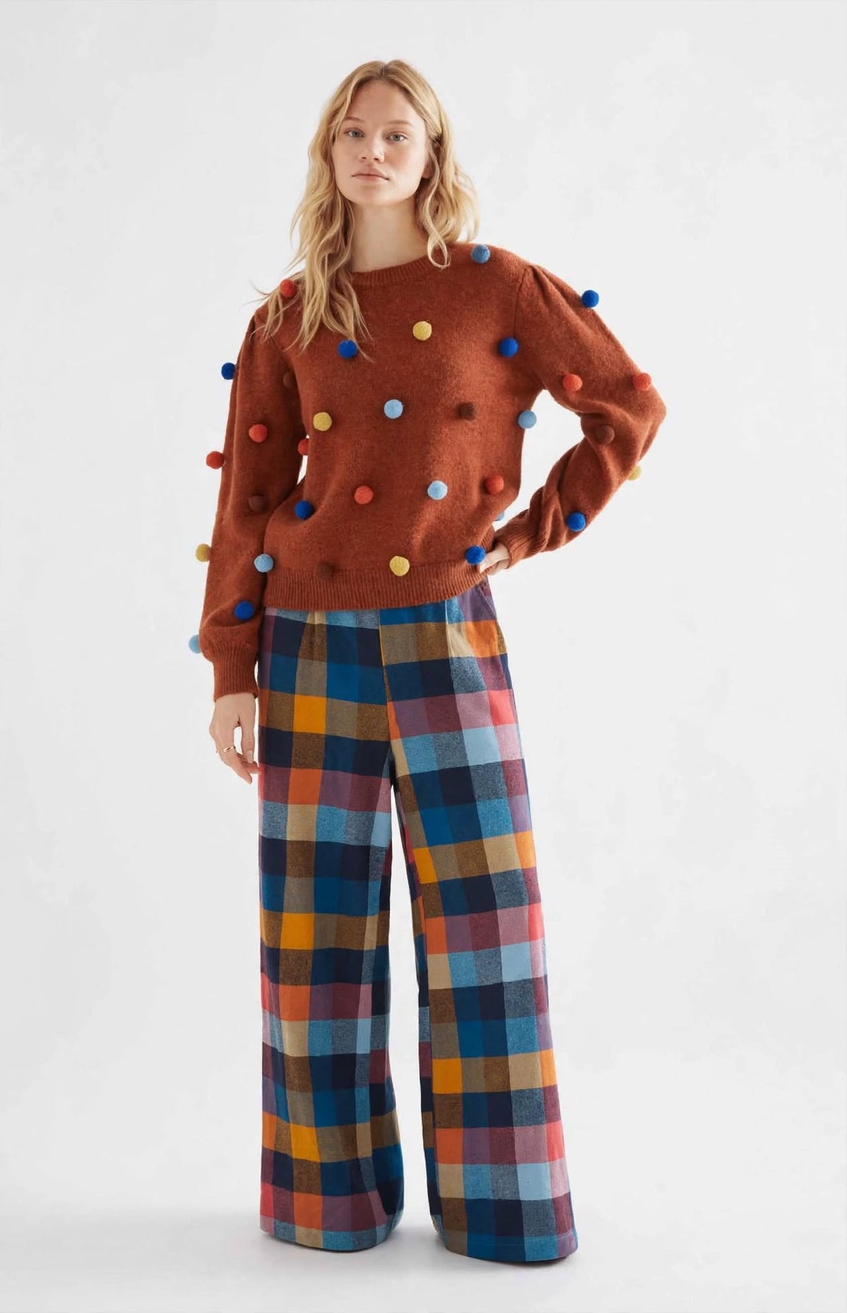 DOT PARTY TERRACOTTA - Pullover color cognac con pon pon 3D multicolor