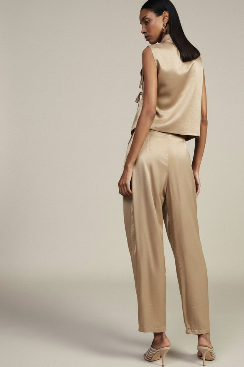 Pantaloni tailored fit vita alta con pinces