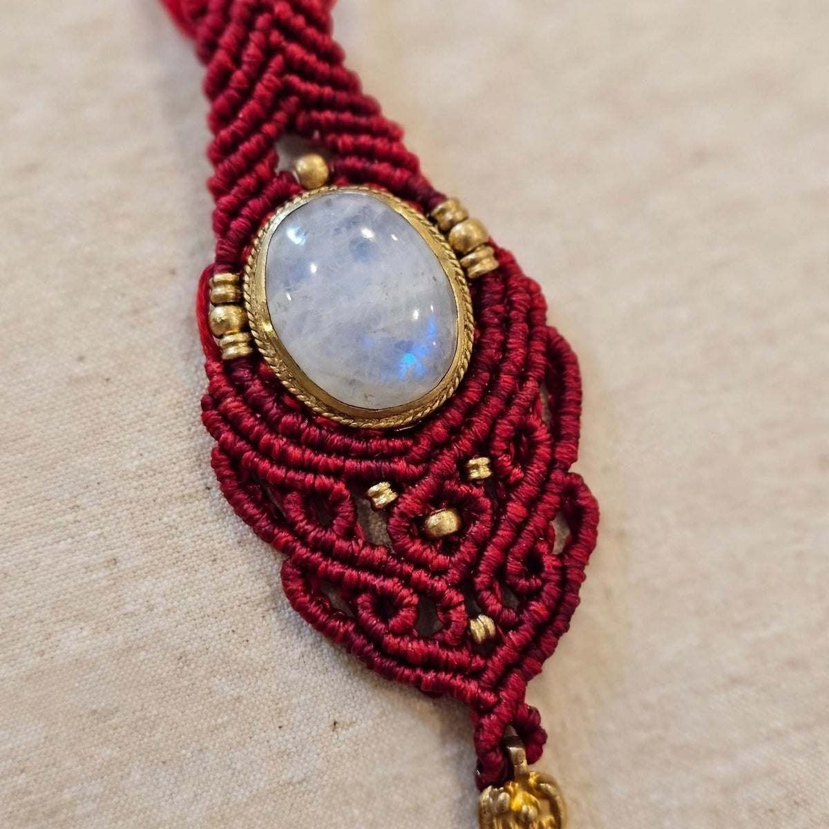 SHAKTI - Collana Macramè Rossa con Pietra di Luna