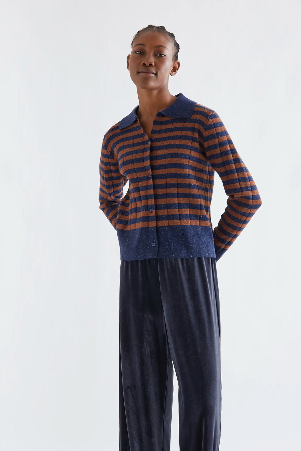 Cardigan in maglia con stampa a righe blu scuro e marrone